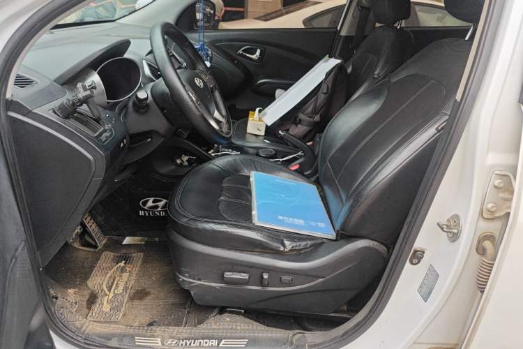 Used Hyundai ix35 2010 2.4L Automatic 2WD Prestige GLS Trim Left Front Seat