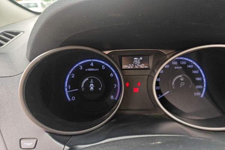 Used Hyundai ix35 2010 2.4L Automatic 2WD Prestige GLS Trim Odometer Close Up