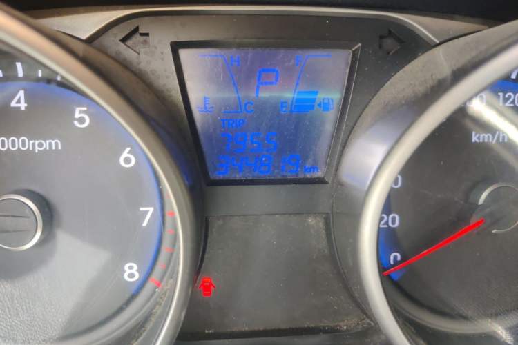 Used Hyundai ix35 2010 2.0L Automatic 4x4 Premium GLS Trim Odometer Close Up