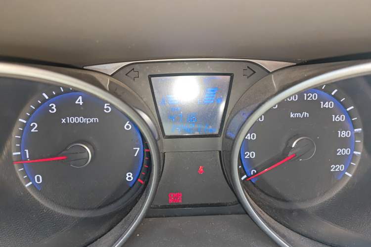Used Hyundai ix35 2010 2.0L Automatic 4x4 Premium GLS Trim Odometer Close Up