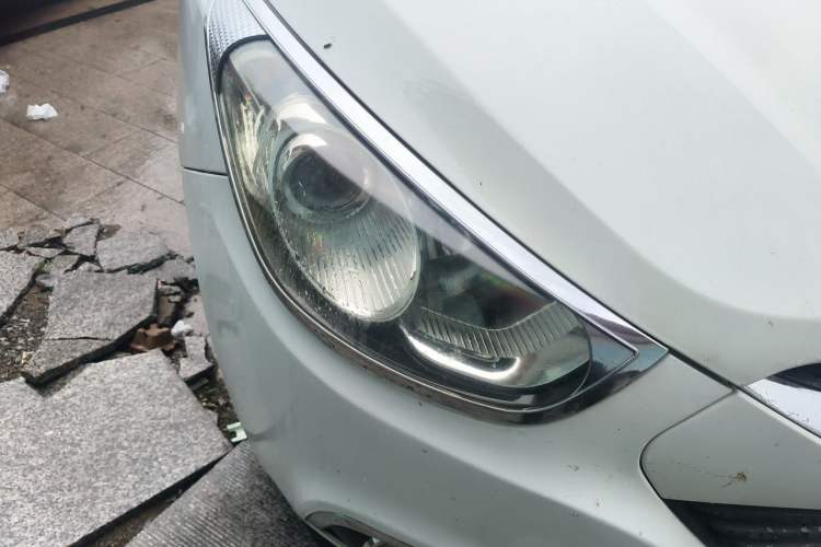 Used Hyundai ix35 2010 2.0L Automatic Two-Wheel Drive Elite Edition GLS Right Front Headlight