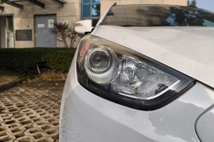 Used Hyundai ix35 2010 2.0L Manual Two-Wheel Drive New Edition GL Right Front Headlight