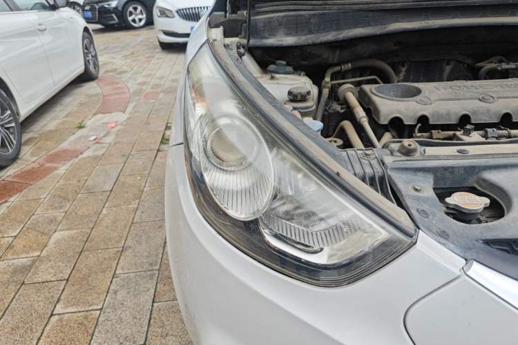 Used Hyundai ix35 2010 2.4L Automatic 2WD Prestige GLS Trim Right Front Headlight