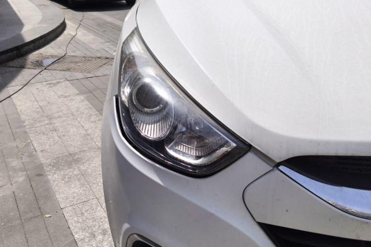 Used Hyundai ix35 2010 2.0L Automatic Two-Wheel Drive Elite Edition GLS Right Front Headlight