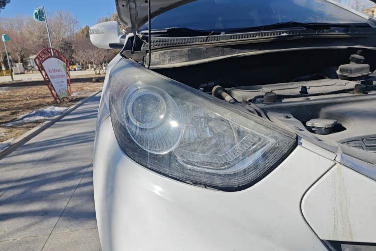 Used Hyundai ix35 2010 2.0L Automatic 4x4 Premium GLS Trim Right Front Headlight