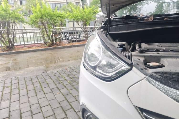 Used Hyundai ix35 2010 2.0L Automatic Two-Wheel Drive New Edition GL Right Front Headlight