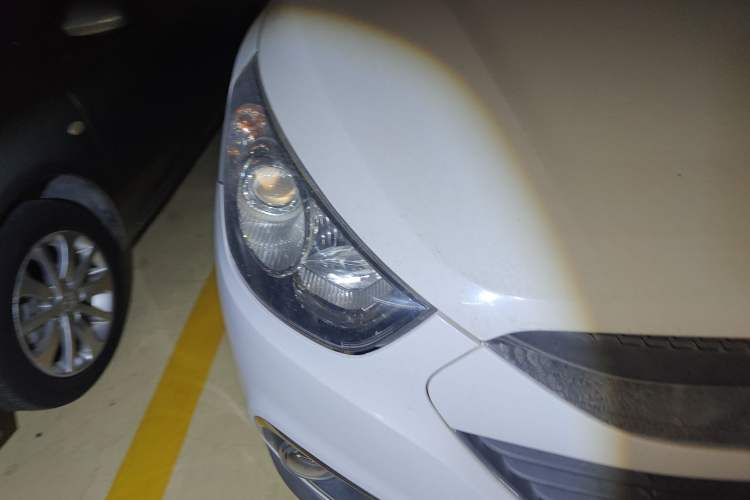 Used Hyundai ix35 2010 2.0L Automatic Two-Wheel Drive Elite Edition GLS Right Front Headlight