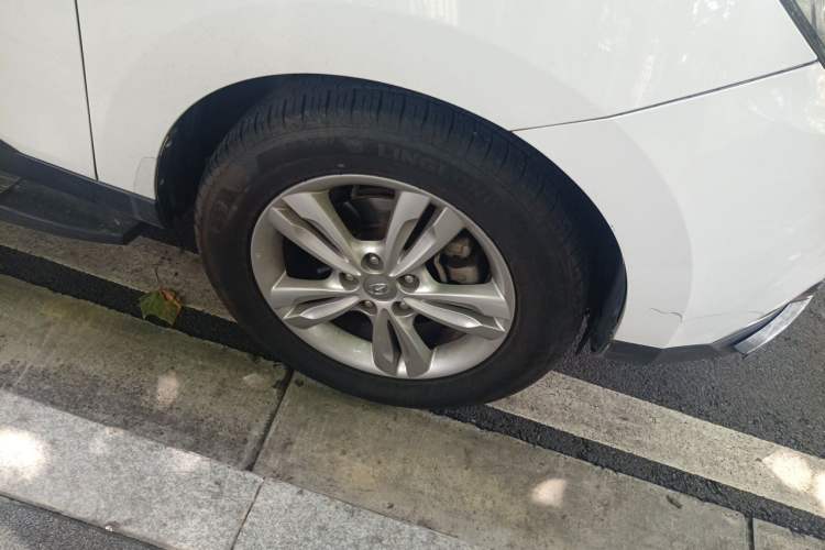 Used Hyundai ix35 2010 2.0L Automatic Two-Wheel Drive Elite Edition GLS Right Front Wheel Hub