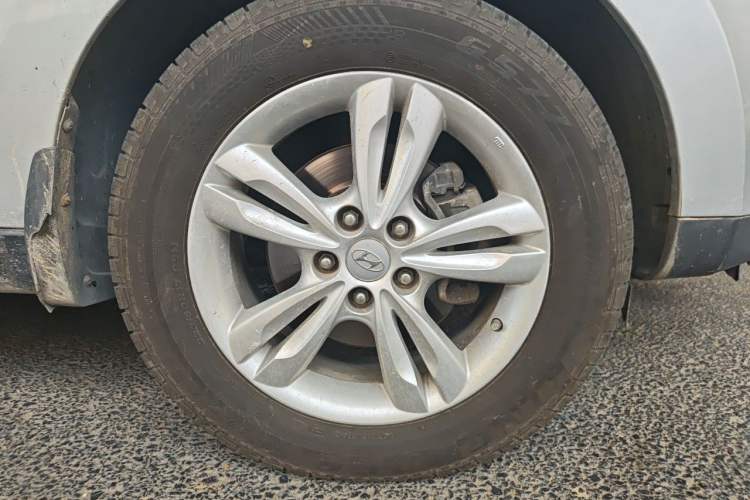 Used Hyundai ix35 2010 2.0L Automatic Two-Wheel Drive Elite Edition GLS Right Front Wheel Hub