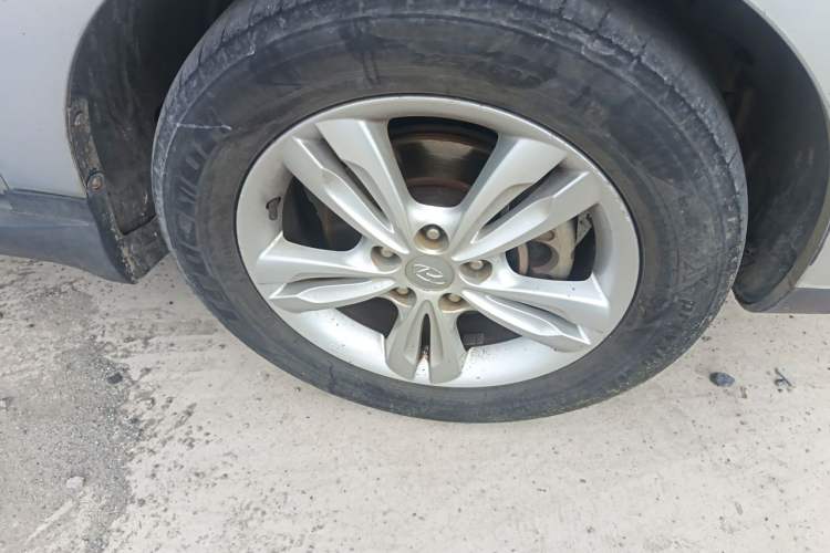 Used Hyundai ix35 2010 2.0L Automatic Two-Wheel Drive Elite Edition GLS Right Front Wheel Hub