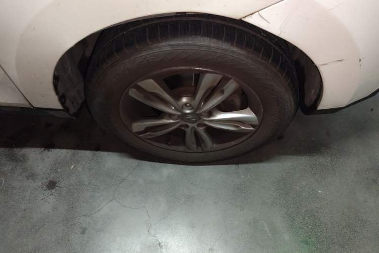 Used Hyundai ix35 2010 2.0L Automatic Two-Wheel Drive Elite Edition GLS Right Front Wheel Hub