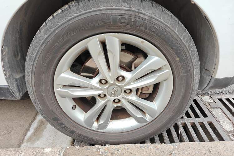 Used Hyundai ix35 2010 2.0L Automatic Two-Wheel Drive Elite Edition GLS Right Front Wheel Hub