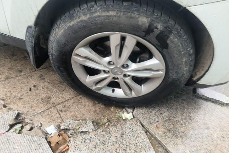 Used Hyundai ix35 2010 2.0L Automatic Two-Wheel Drive Elite Edition GLS Right Front Wheel Hub