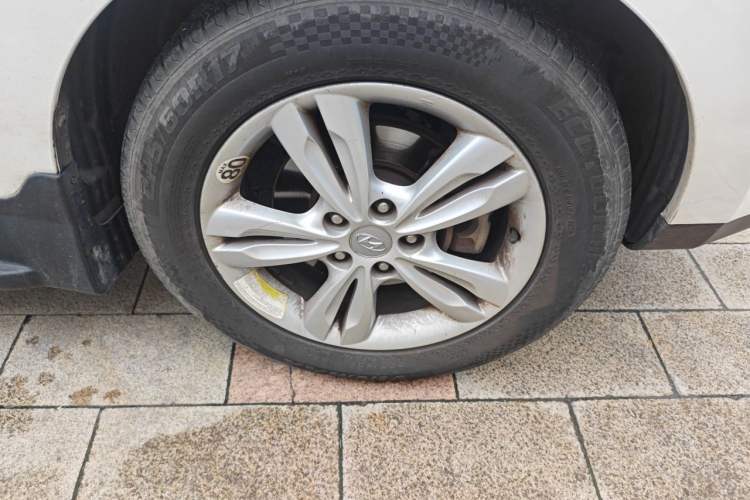 Used Hyundai ix35 2010 2.4L Automatic 2WD Prestige GLS Trim Right Front Wheel Hub
