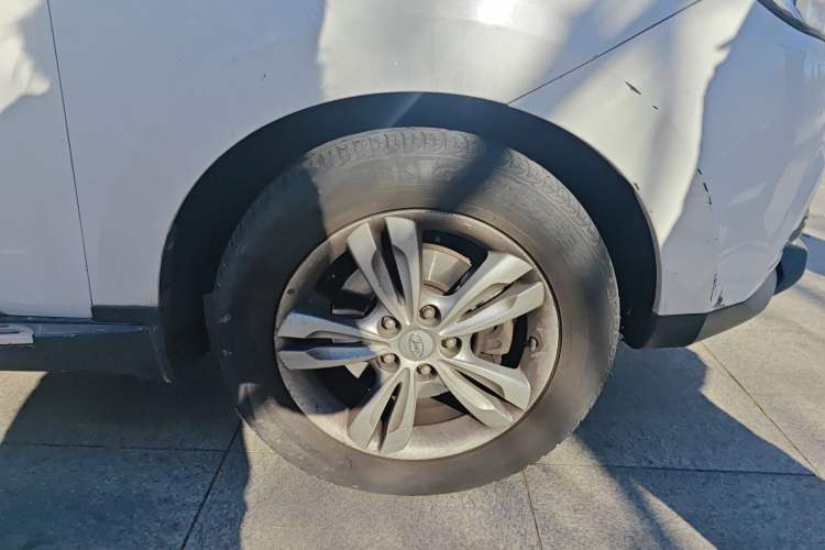 Used Hyundai ix35 2010 2.0L Automatic 4x4 Premium GLS Trim Right Front Wheel Hub