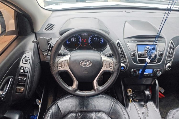 Used Hyundai ix35 2010 2.4L Automatic 2WD Prestige GLS Trim Steering Wheel