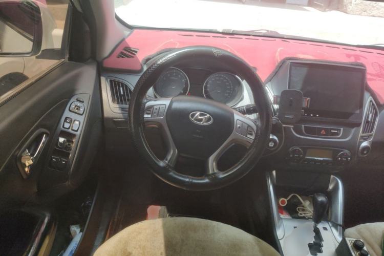 Used Hyundai ix35 2010 2.0L Automatic 4x4 Premium GLS Trim Steering Wheel