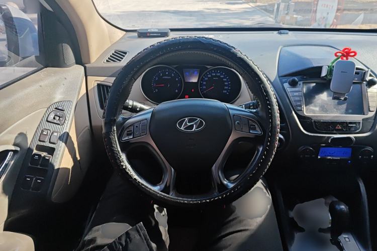 Used Hyundai ix35 2010 2.0L Automatic 4x4 Premium GLS Trim Steering Wheel