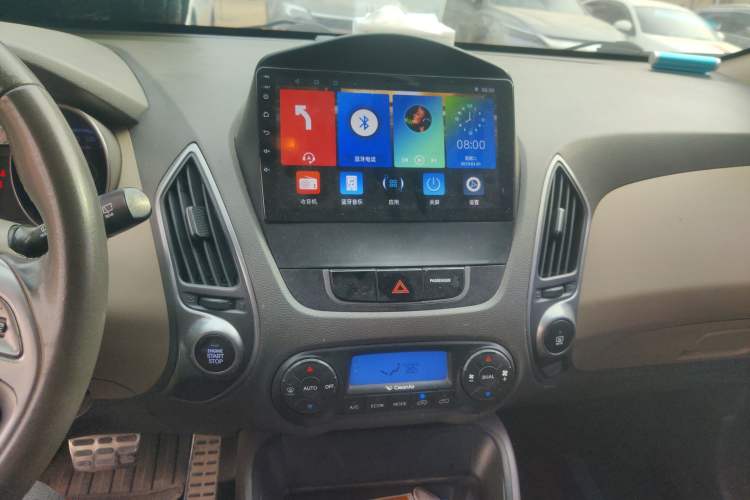 Used Hyundai ix35 2010 2.4L Automatic 2WD Prestige GLS Trim Audio And AC Panel