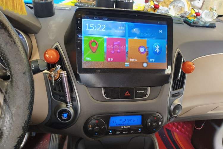 Used Hyundai ix35 2010 2.0L Automatic Two-Wheel Drive Elite Edition GLS Audio And AC Panel