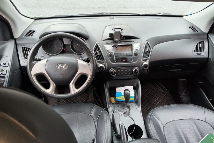 Used Hyundai ix35 2010 2.0L Automatic Two-Wheel Drive New Edition GL Center Console