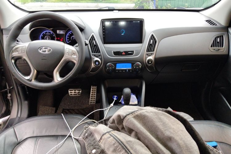 Used Hyundai ix35 2010 2.4L Automatic 2WD Prestige GLS Trim Center Console