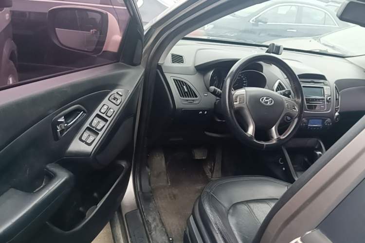 Used Hyundai ix35 2010 2.0L Automatic Two-Wheel Drive Elite Edition GLS Driver Seat