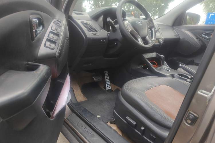 Used Hyundai ix35 2010 2.4L Automatic 2WD Prestige GLS Trim Driver Seat