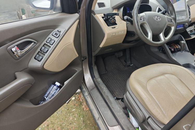 Used Hyundai ix35 2010 2.0L Automatic Two-Wheel Drive Elite Edition GLS Driver Seat