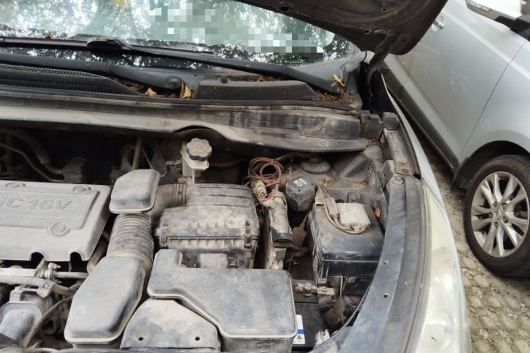 Used Hyundai ix35 2010 2.0L Manual Two-Wheel Drive New Edition GL Engine Bay Left