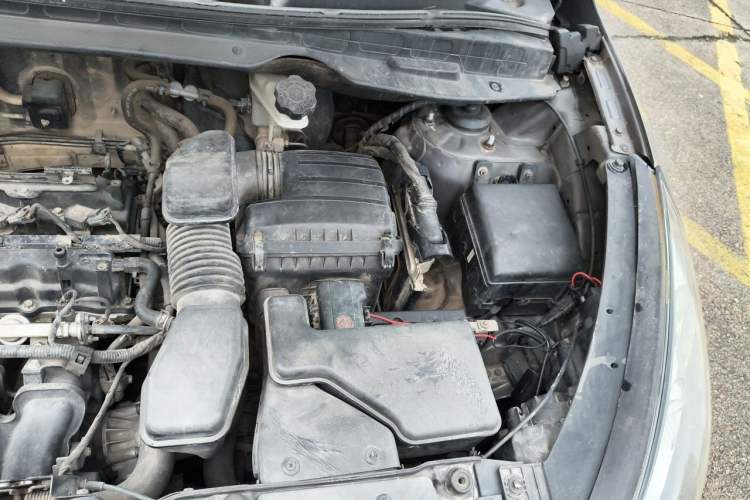 Used Hyundai ix35 2010 2.0L Automatic Two-Wheel Drive New Edition GL Engine Bay Left