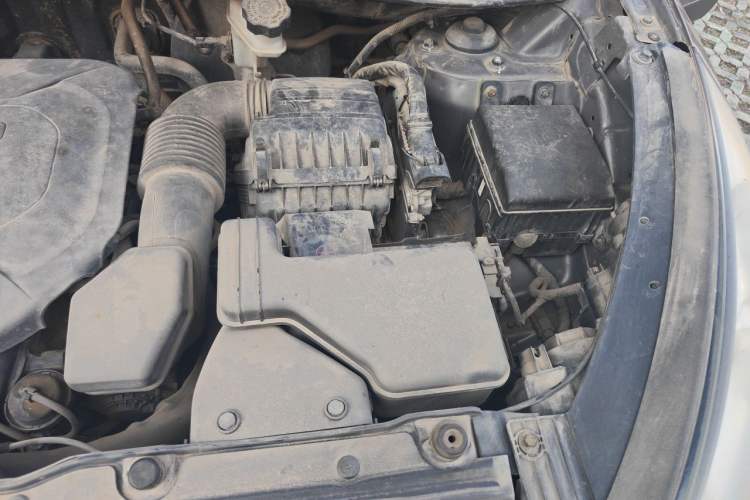 Used Hyundai ix35 2010 2.0L Manual Two-Wheel Drive New Edition GL Engine Bay Left