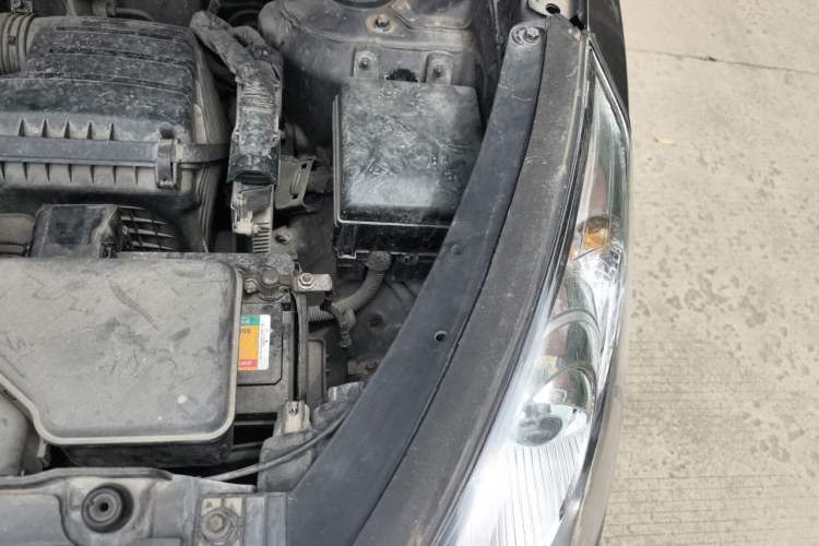 Used Hyundai ix35 2010 2.0L Automatic 4x4 Premium GLS Trim Engine Bay Left