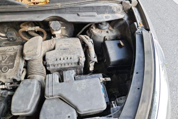 Used Hyundai ix35 2010 2.0L Automatic Two-Wheel Drive Elite Edition GLS Engine Bay Left
