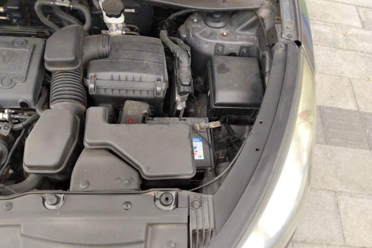 Used Hyundai ix35 2010 2.4L Automatic 2WD Prestige GLS Trim Engine Bay Left