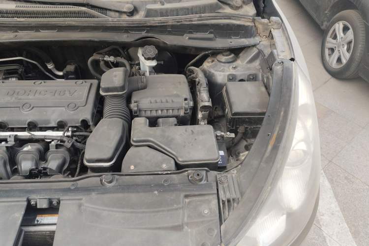 Used Hyundai ix35 2010 2.0L Automatic 4x4 Premium GLS Trim Engine Bay Left