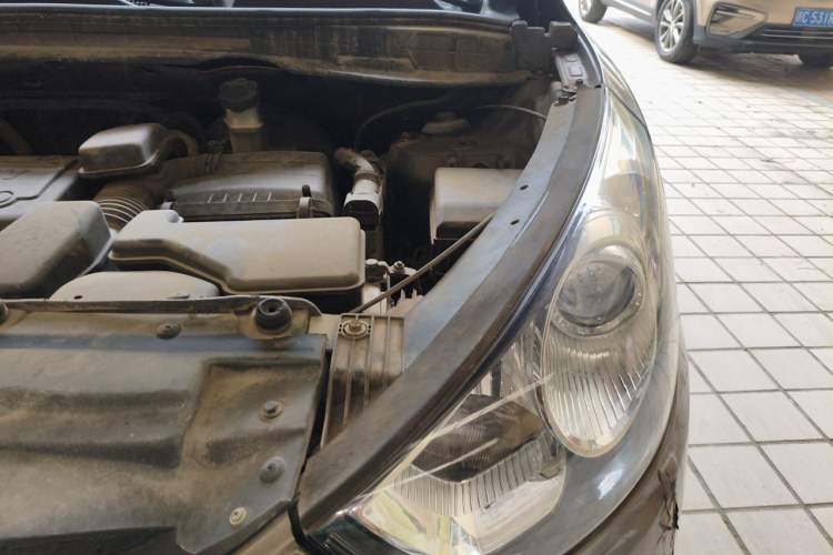 Used Hyundai ix35 2010 2.0L Automatic Two-Wheel Drive Elite Edition GLS Engine Bay Left