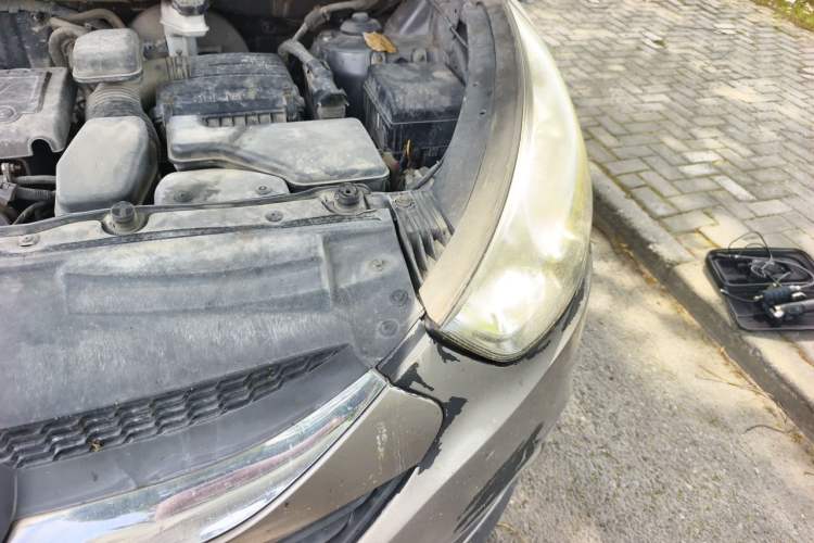 Used Hyundai ix35 2010 2.0L Automatic Two-Wheel Drive Elite Edition GLS Engine Bay Left
