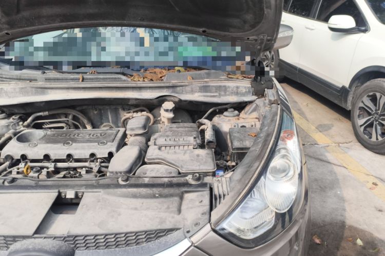 Used Hyundai ix35 2010 2.0L Automatic Two-Wheel Drive Elite Edition GLS Engine Bay Left