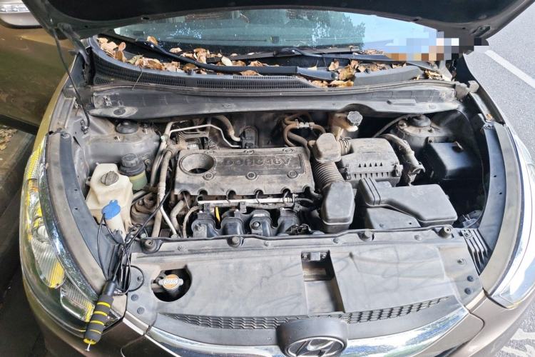 Used Hyundai ix35 2010 2.0L Automatic Two-Wheel Drive Elite Edition GLS Engine Bay
