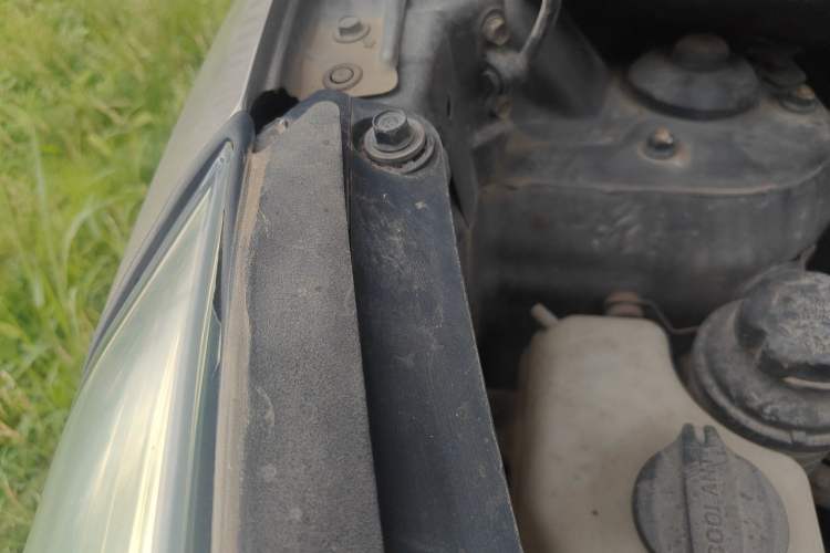 Used Hyundai ix35 2010 2.4L Automatic 2WD Prestige GLS Trim Engine Bay Right