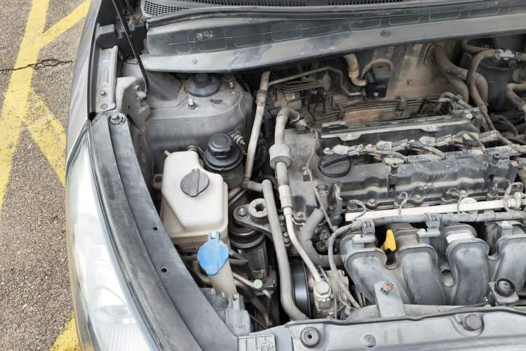 Used Hyundai ix35 2010 2.0L Automatic Two-Wheel Drive New Edition GL Engine Bay Right