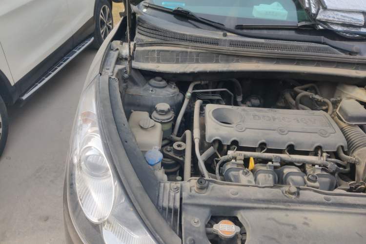 Used Hyundai ix35 2010 2.4L Automatic 2WD Prestige GLS Trim Engine Bay Right