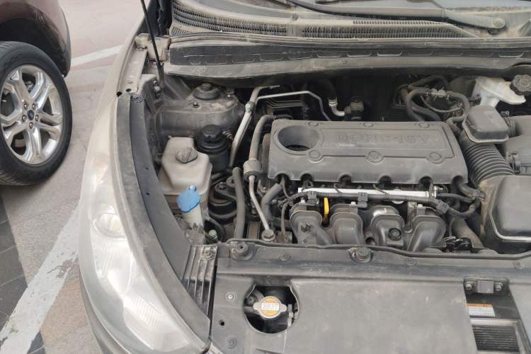 Used Hyundai ix35 2010 2.0L Automatic 4x4 Premium GLS Trim Engine Bay Right