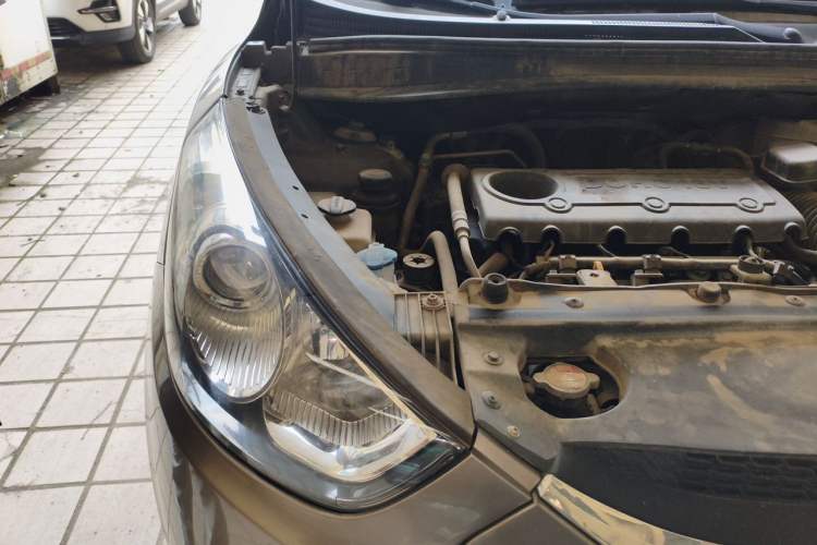 Used Hyundai ix35 2010 2.0L Automatic Two-Wheel Drive Elite Edition GLS Engine Bay Right
