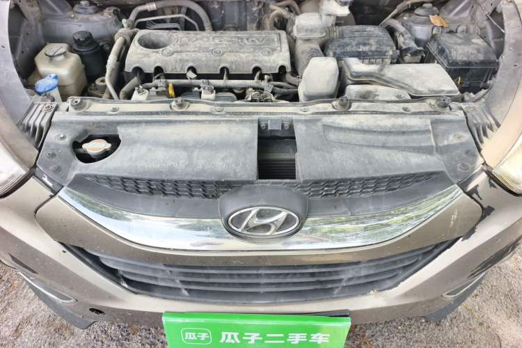 Used Hyundai ix35 2010 2.0L Automatic Two-Wheel Drive Elite Edition GLS Engine Bay