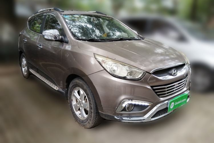Used Hyundai ix35 2010 2.0L Manual Two-Wheel Drive New Edition GL Front Right 45 Deg