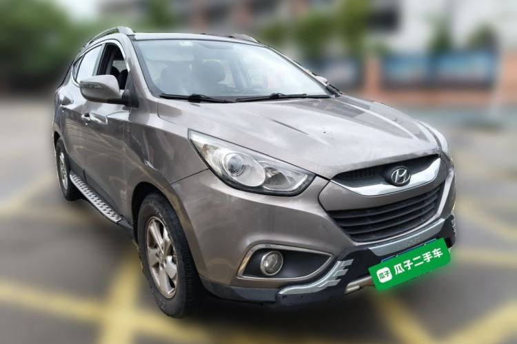 Used Hyundai ix35 2010 2.0L Automatic Two-Wheel Drive New Edition GL Front Right 45 Deg