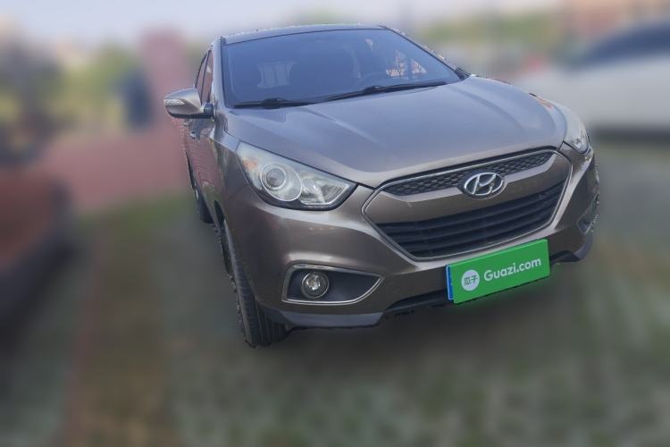 Used Hyundai ix35 2010 2.0L Manual Two-Wheel Drive New Edition GL Front Right 45 Deg