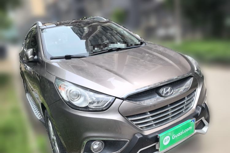 Used Hyundai ix35 2010 2.0L Automatic 4x4 Premium GLS Trim Front Right 45 Deg